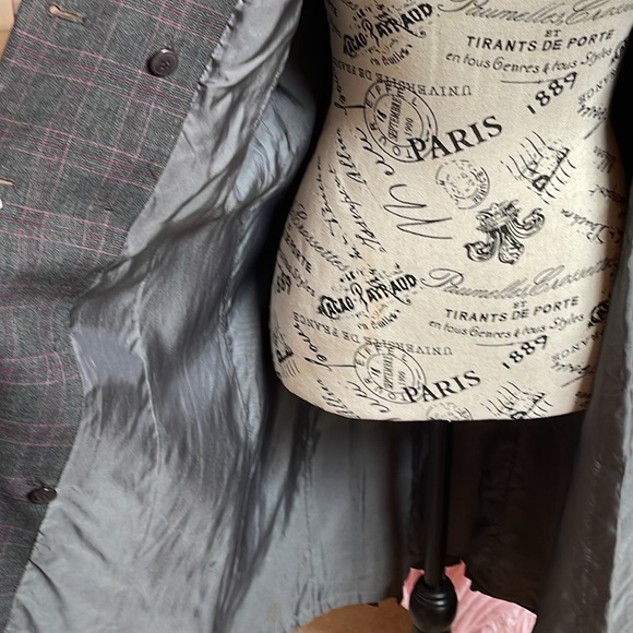 Such a Chic , Classy and Feminine Coat - Picture 14 of 15